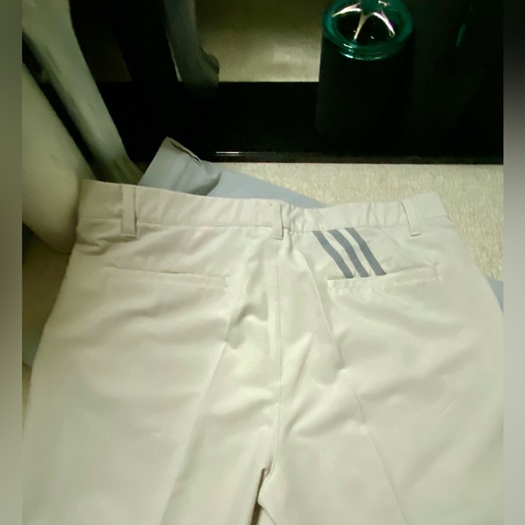 ⛳️ STRETCHY, WATER-REPELLENT GOLF SHORTS MADE IN PART WITH RECYCLED MATERIALS.⛳️ - Picture 8 of 14